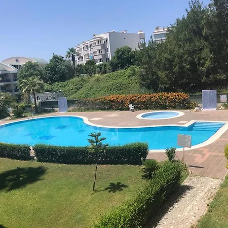 Denize Yakin,Yesiller Icinde Sitede ,Havuzlu Daire * אבסלאר