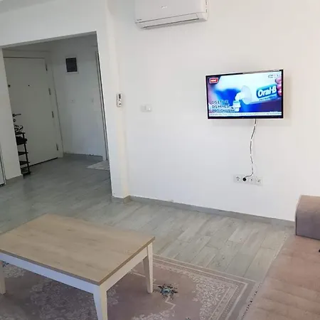 Denize Yakin,Yesiller Icinde Sitede ,Havuzlu Daire דירה אבסלאר