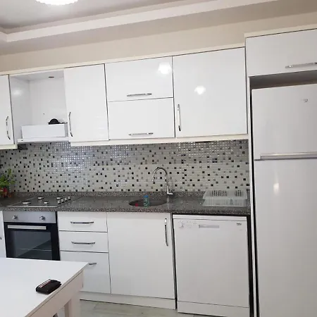 Denize Yakin,Yesiller Icinde Sitede ,Havuzlu Daire Апартаменты